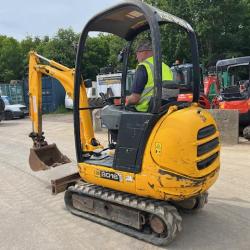 JCB 8016