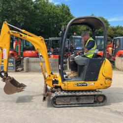 JCB 8016