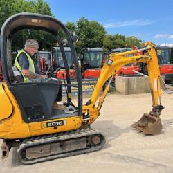 JCB 8016